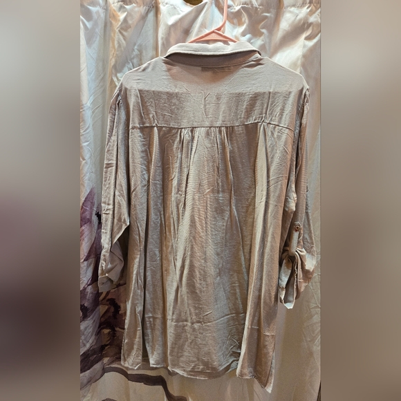 Andree by Unit light grey button up embroidered blouse very pretty - Picture 6 of 6